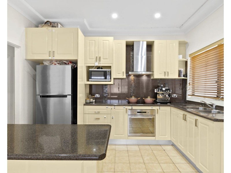 18 Paterson Crescent, Fairfield NSW 2165