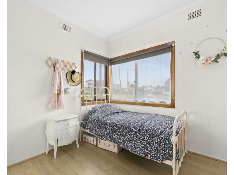 18 Paterson Crescent, Fairfield NSW 2165