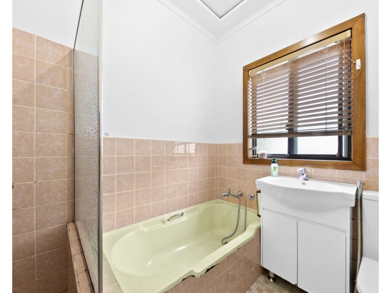 18 Paterson Crescent, Fairfield NSW 2165