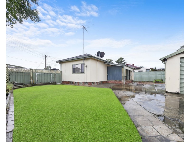 18 Paterson Crescent, Fairfield NSW 2165