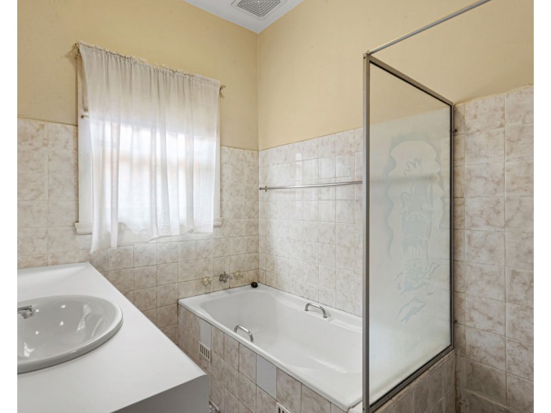 124 Fairfield Road, Guildford NSW 2161