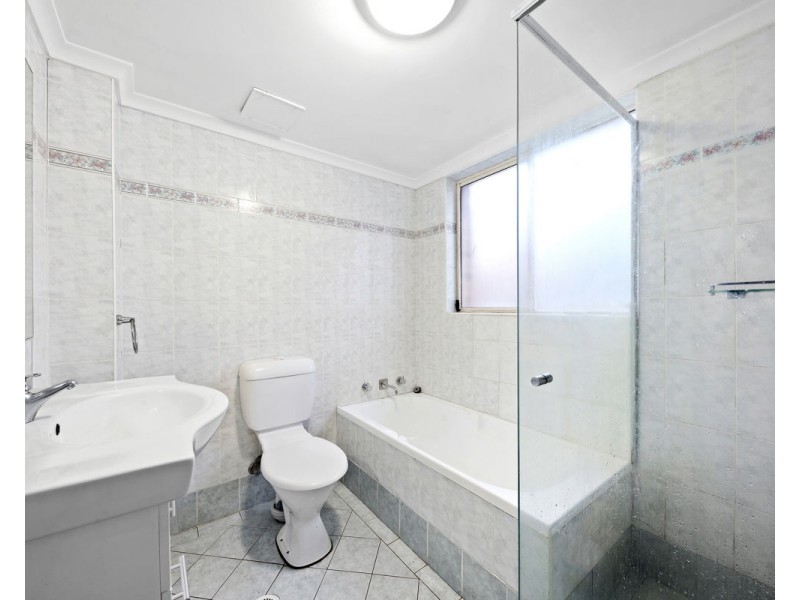 3/1-3 Windsor Road, Merrylands NSW 2160