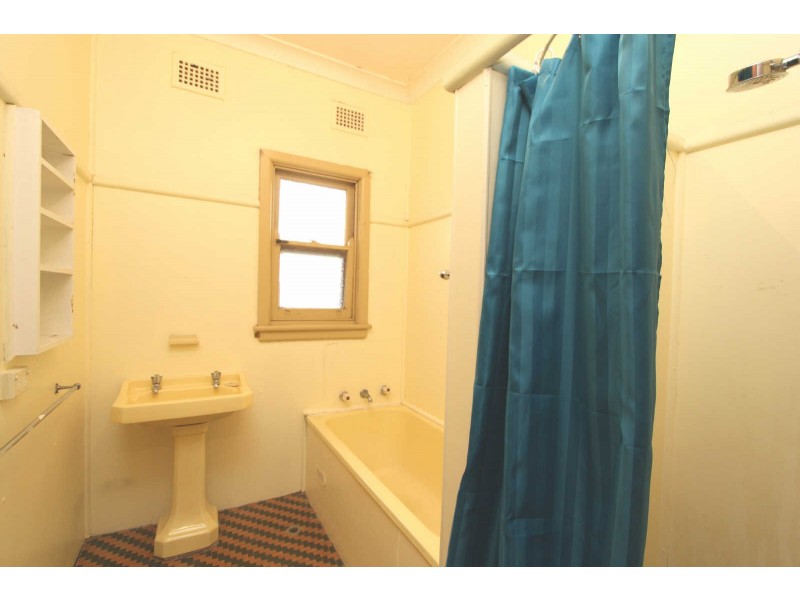 50 WINDSOR RD, Merrylands NSW 2160