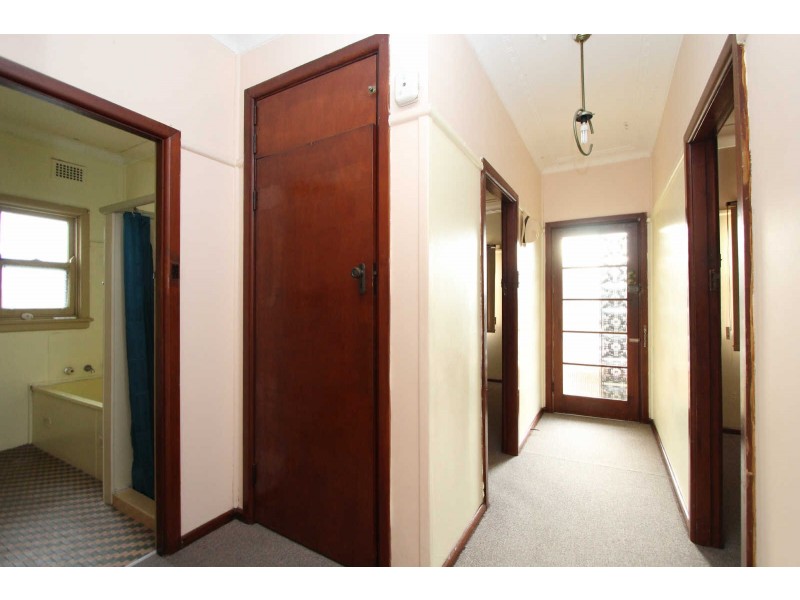 50 WINDSOR RD, Merrylands NSW 2160