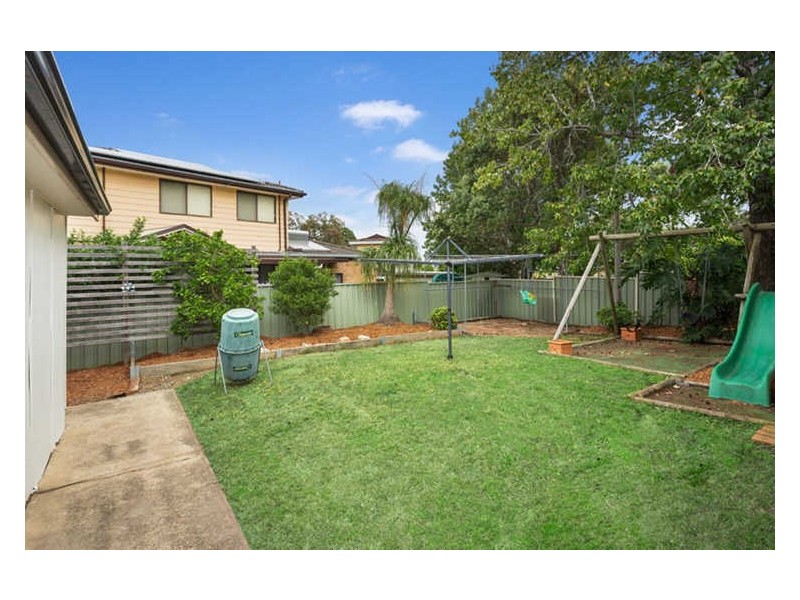 32 GREVILLEA CRESCENT, Greystanes NSW 2145