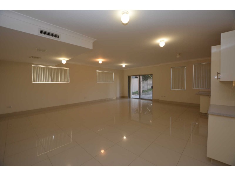 01/51 WARREN ROAD, Woodpark NSW 2164