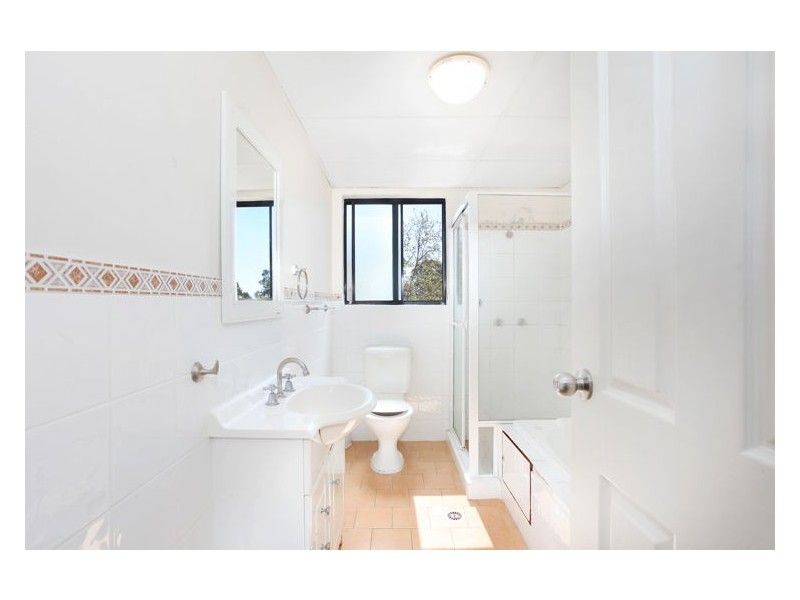 8/2-4 Kane Street, Guildford NSW 2161