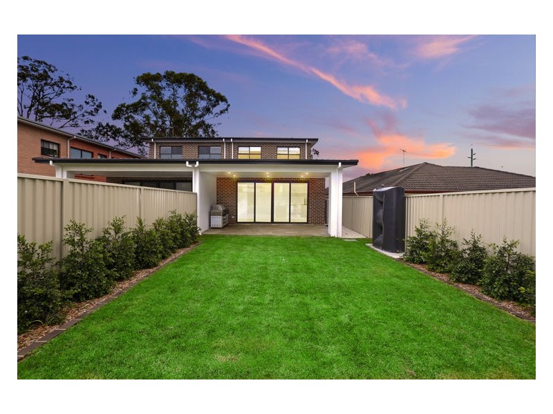 16A Glenn Avenue, Northmead NSW 2152