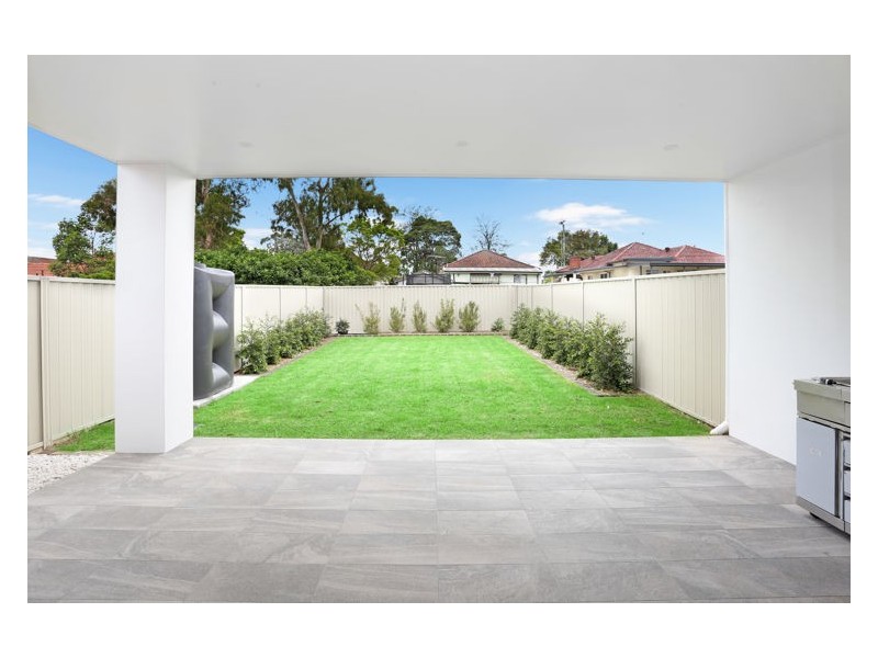 16A Glenn Avenue, Northmead NSW 2152