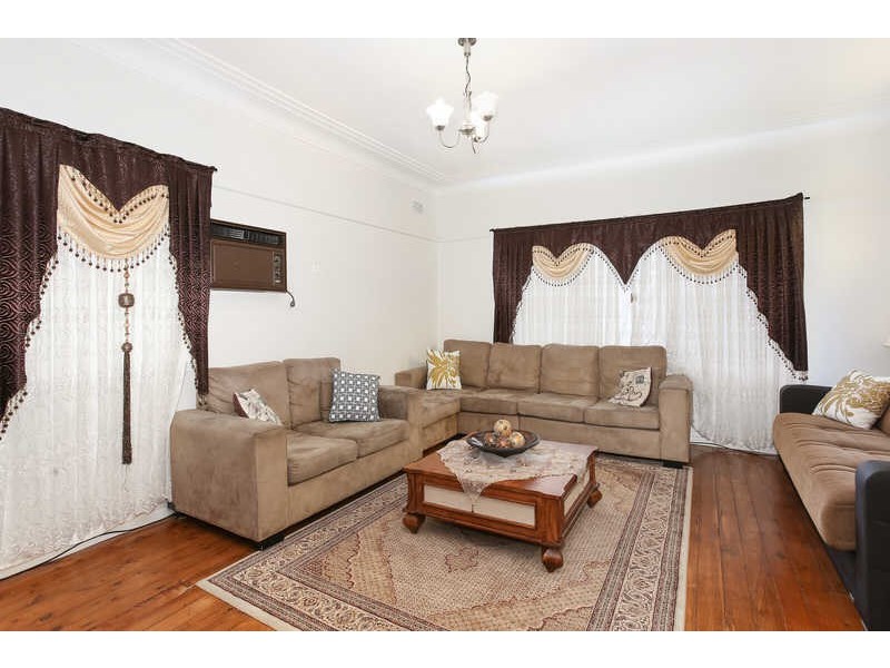 74 HAWKSVIEW STREET, Guildford NSW 2161