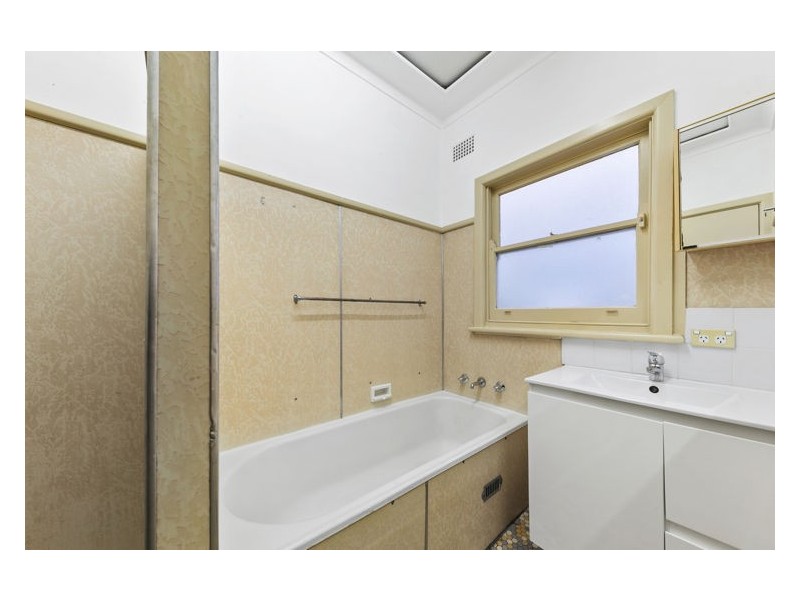 11 Brooks Street, Guildford NSW 2161