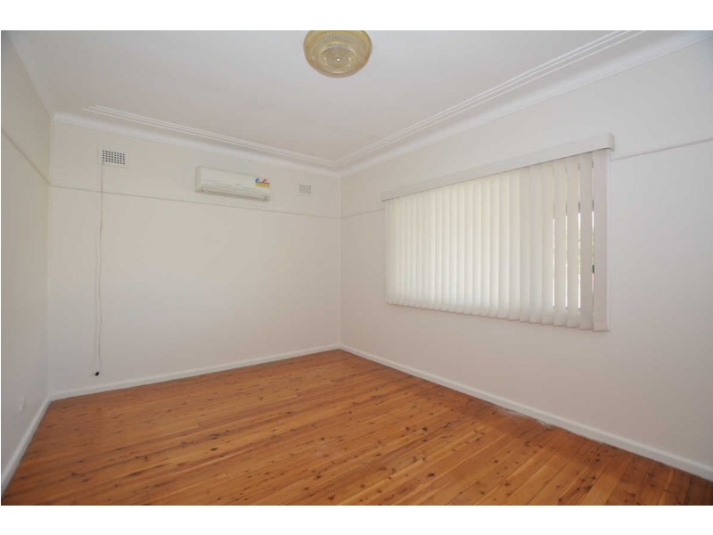 3 EDNA AVENUE, Merrylands NSW 2160