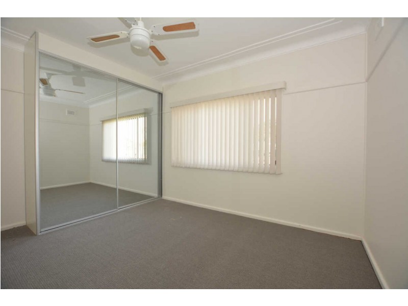 3 EDNA AVENUE, Merrylands NSW 2160