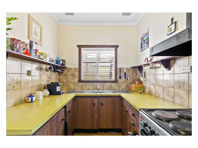 4 Edna Avenue, Merrylands NSW 2160