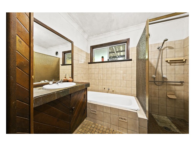 4 Edna Avenue, Merrylands NSW 2160