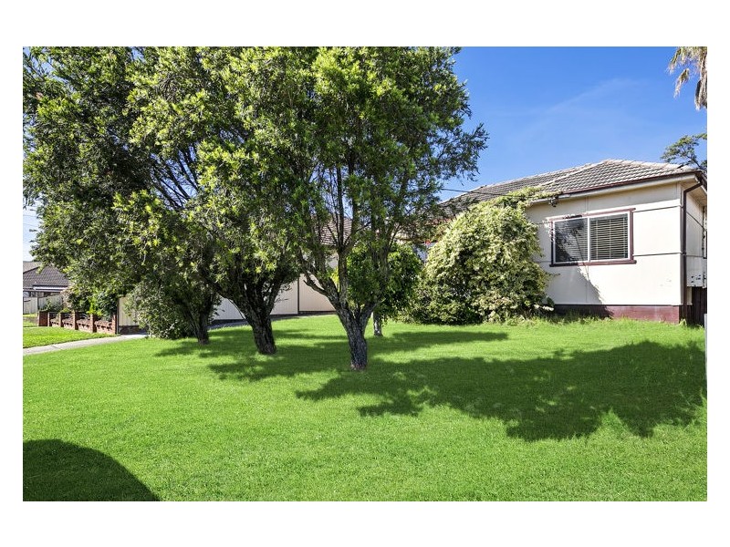 4 Edna Avenue, Merrylands NSW 2160