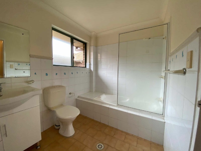 12/2-6  Goodall St, Pendle Hill NSW 2145