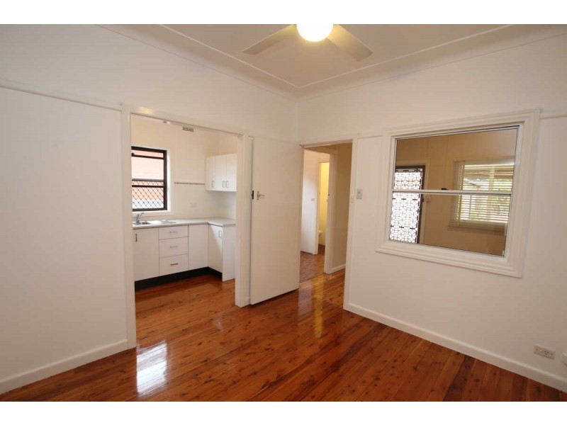 98 MILITARY ROAD, Guildford NSW 2161