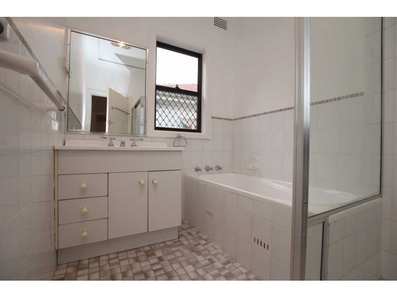 98 MILITARY ROAD, Guildford NSW 2161