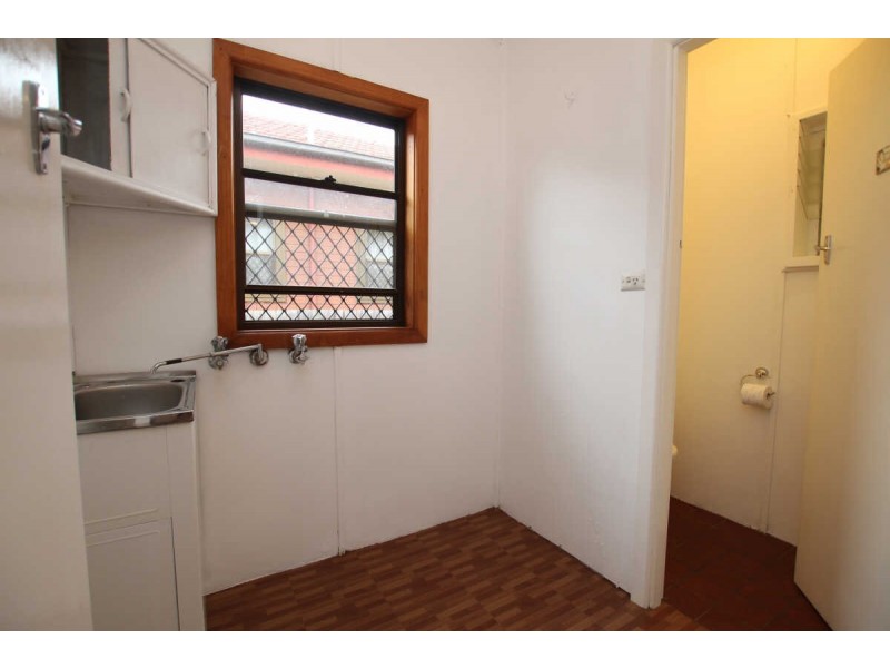 98 MILITARY ROAD, Guildford NSW 2161