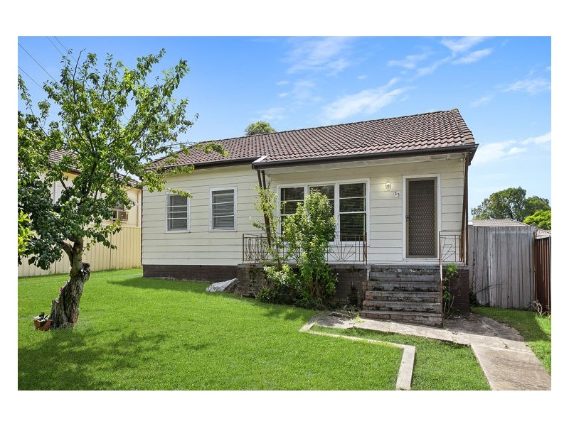 13 Mia Mia Street, Girraween NSW 2145