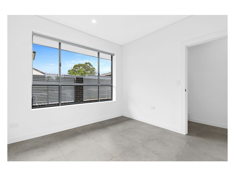 4/180 Targo Road, Girraween NSW 2145