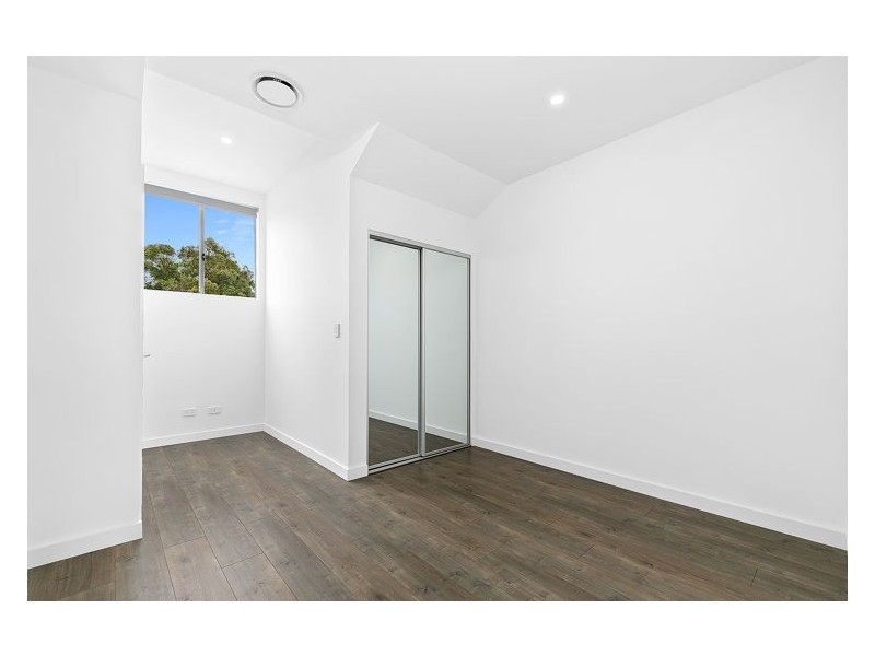 4/180 Targo Road, Girraween NSW 2145