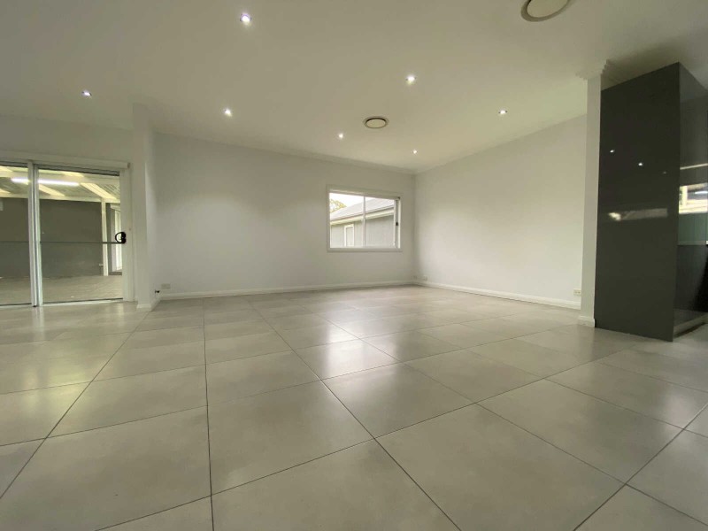 8  Sandra Street, Woodpark NSW 2164