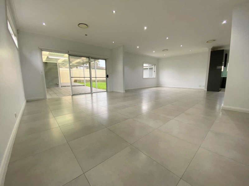 8  Sandra Street, Woodpark NSW 2164