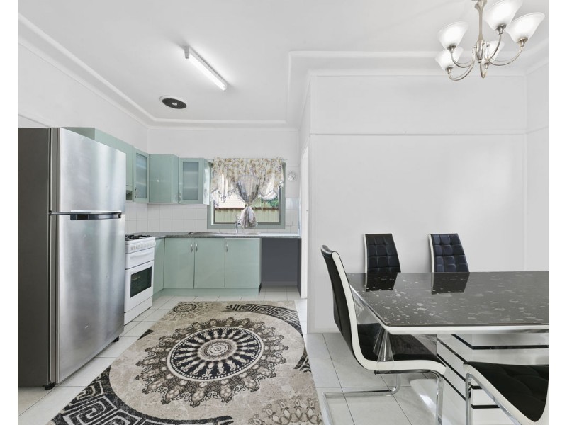 7 Vairys Crescent, Merrylands NSW 2160