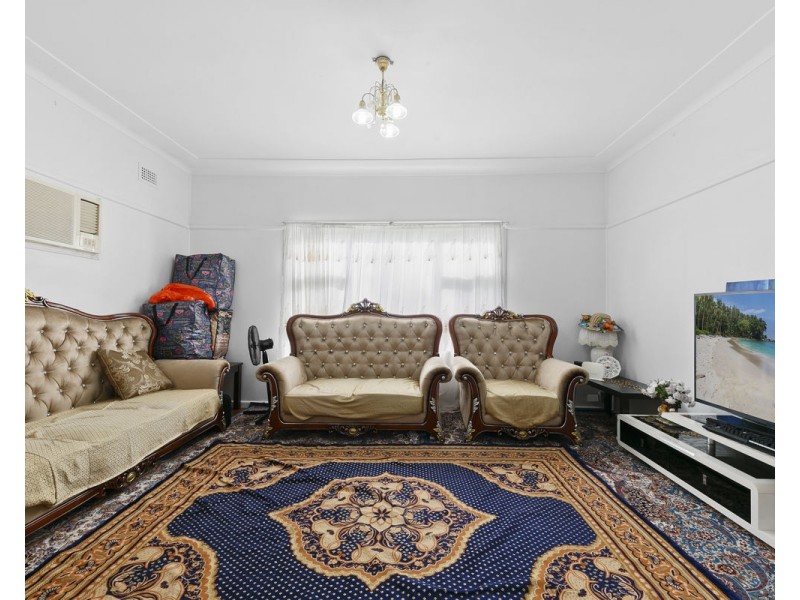 7 Vairys Crescent, Merrylands NSW 2160