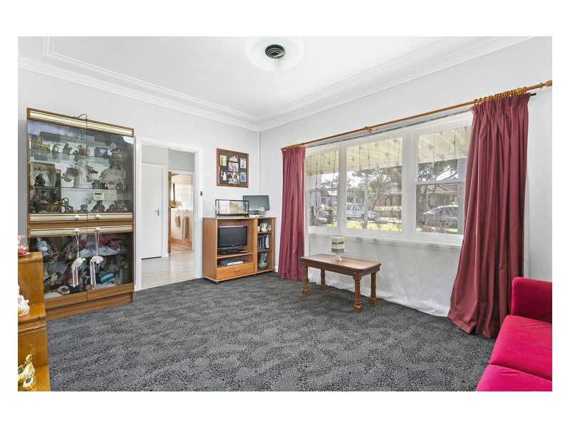 6 Phyllis Crescent, Guildford NSW 2161