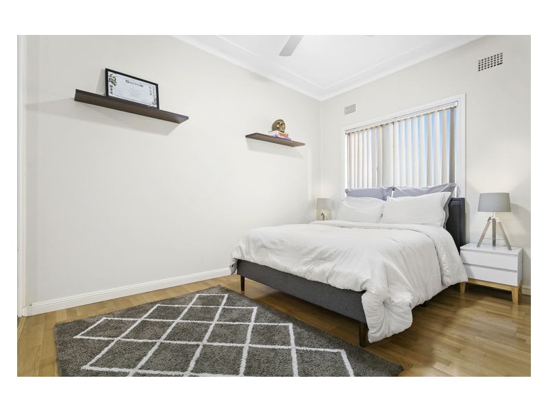 8 Phyllis Crescent, Guildford NSW 2161