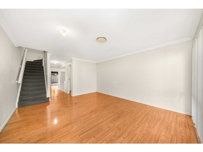1/16 HIGHLAND AVENUE, Toongabbie NSW 2146