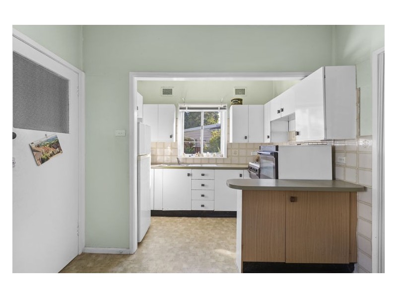 6 Lorraine Place, Merrylands NSW 2160