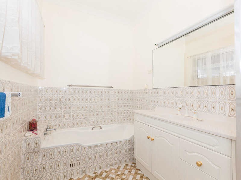 8  Calla Grove, Pendle Hill NSW 2145