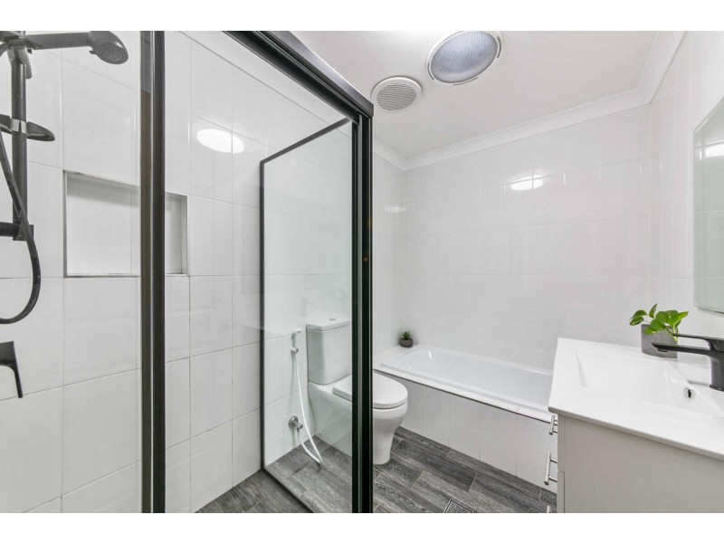 1/4  Tungarra Road, Girraween NSW 2145