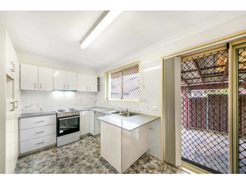 2/38  Wyena Rd, Pendle Hill NSW 2145