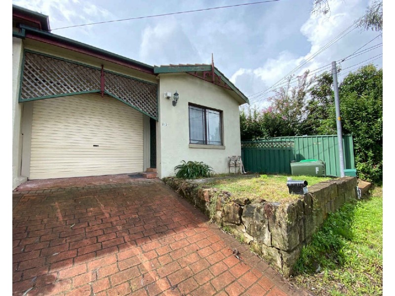 2/2  Napier Street, Mays Hill NSW 2145