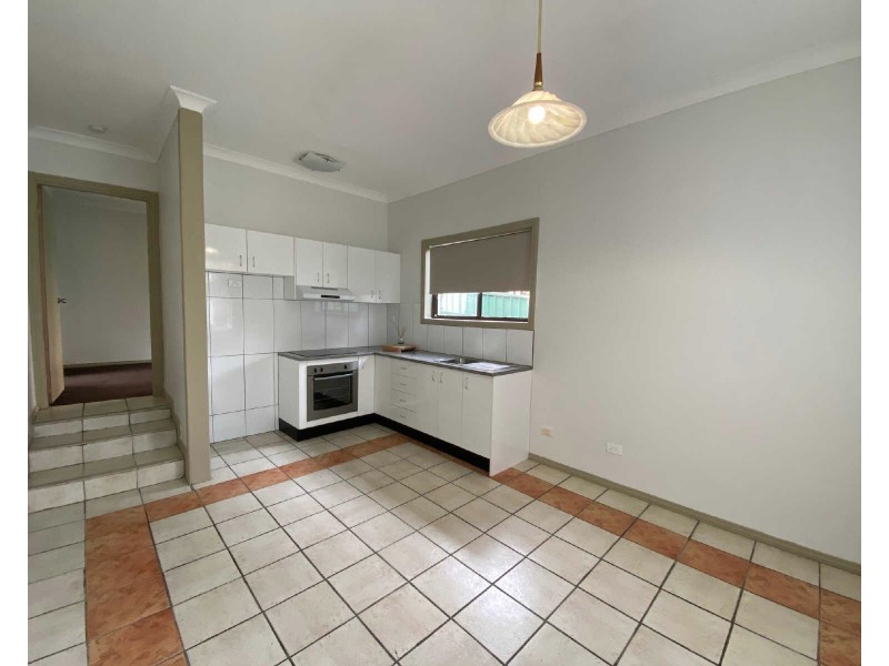 2/2  Napier Street, Mays Hill NSW 2145