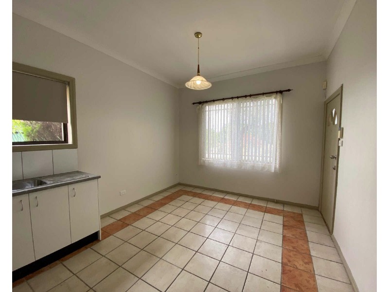 2/2  Napier Street, Mays Hill NSW 2145