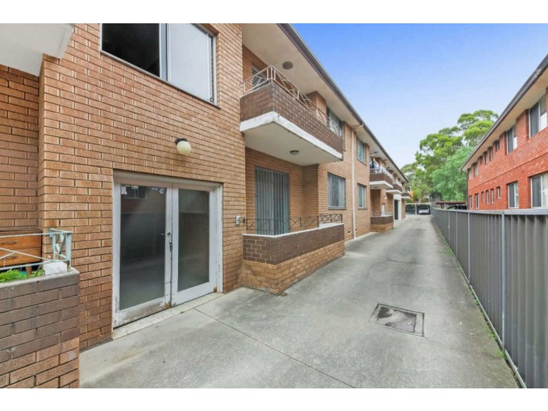 2/23  Military Road, Merrylands NSW 2160