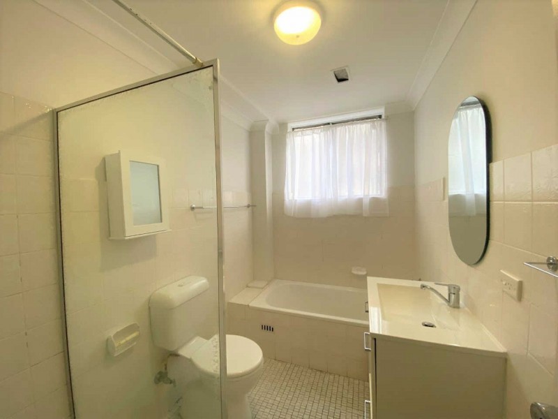 2/23  Military Road, Merrylands NSW 2160