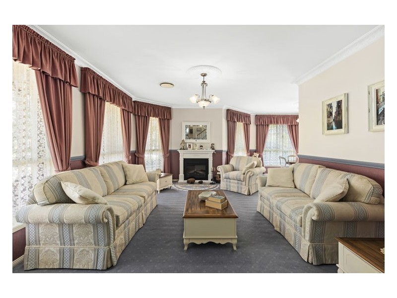 8 White Gum Place, Greystanes NSW 2145