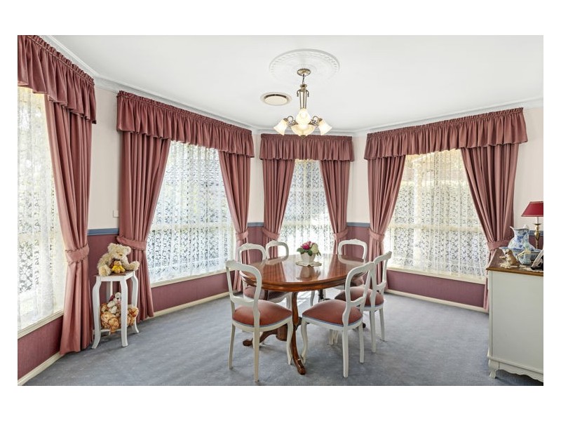 8 White Gum Place, Greystanes NSW 2145