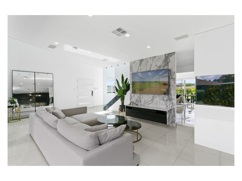 1 Pan Crescent, Greystanes NSW 2145