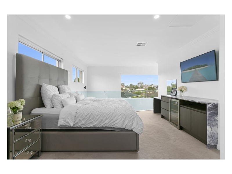 1 Pan Crescent, Greystanes NSW 2145