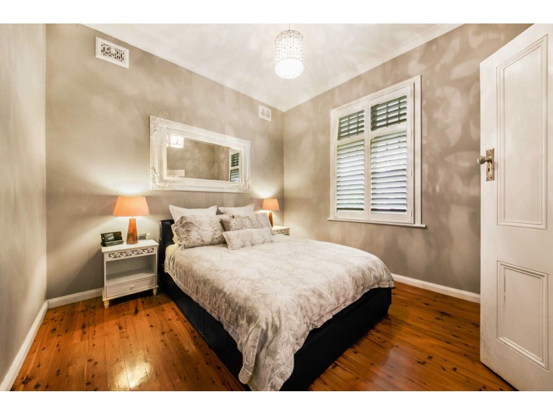 20a  The Esplanade, Guildford NSW 2161