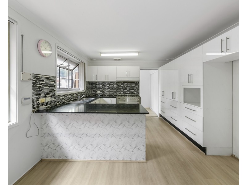 49 Fairfield Rd, Woodpark NSW 2164