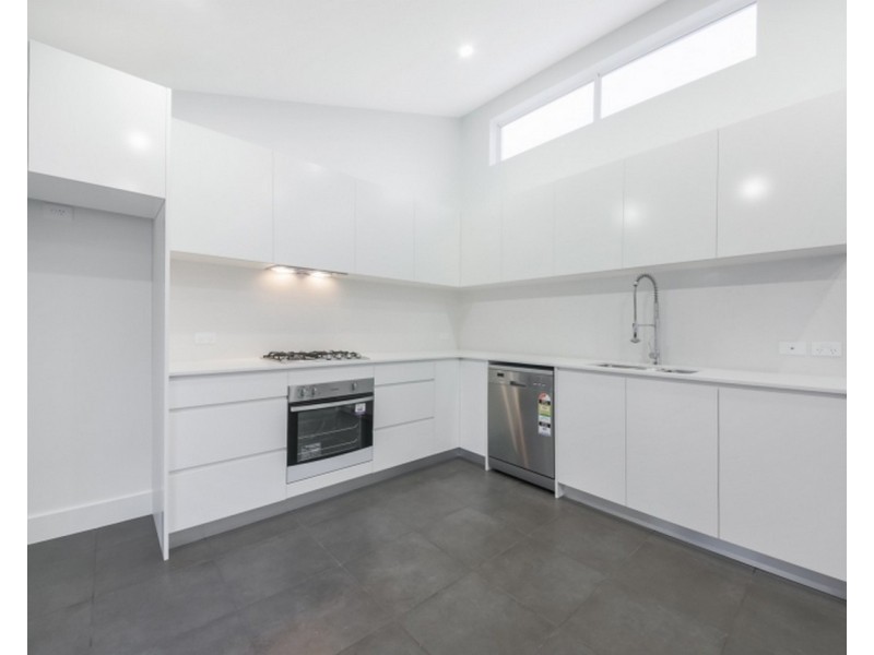 16a Alanas AV, Oatlands NSW 2117